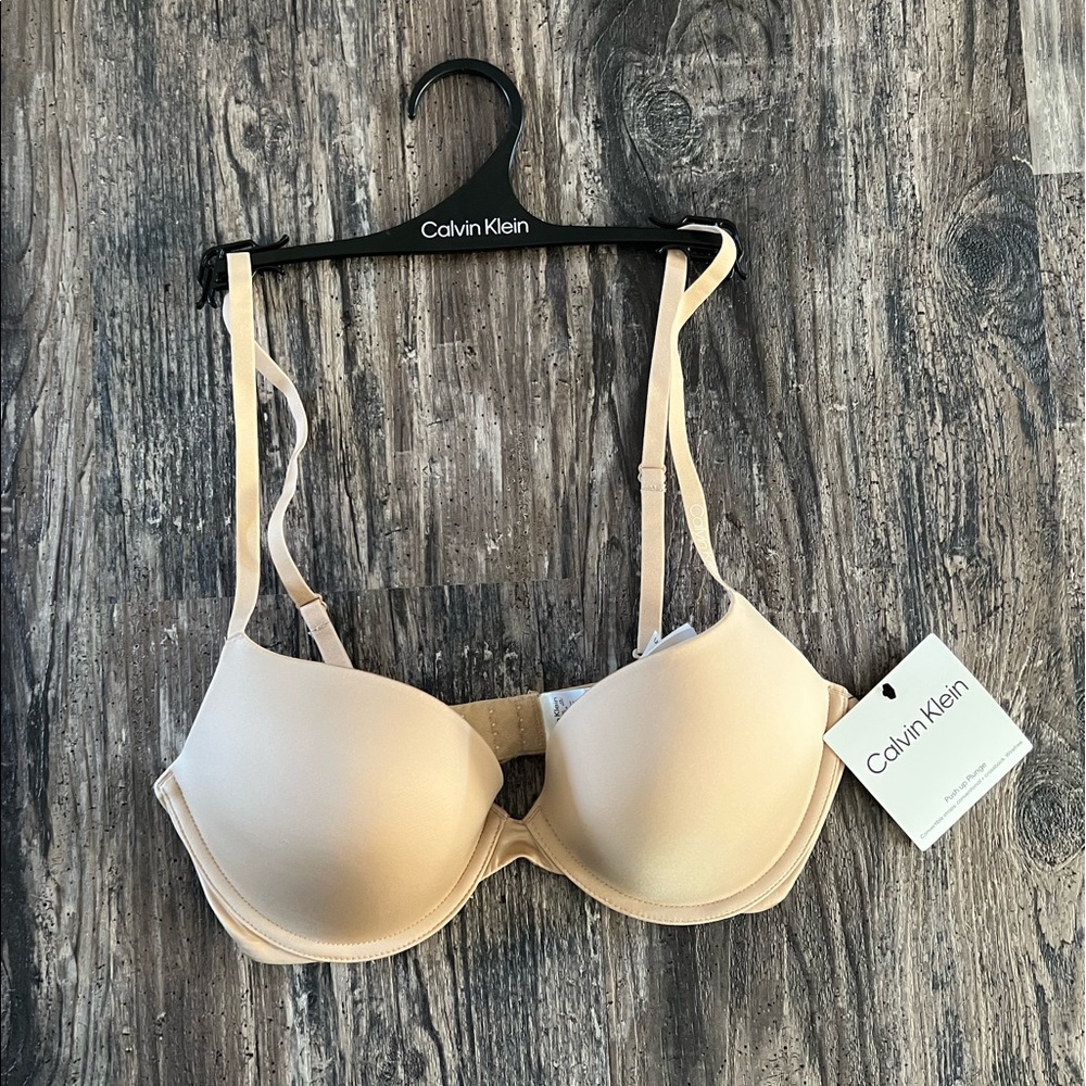 🔥NWT Calvin Klein lightly padded nude colored bra with convertible straps 34C